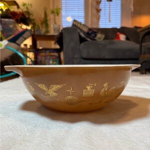 Pyrex Brown Bowl with Gold Motif